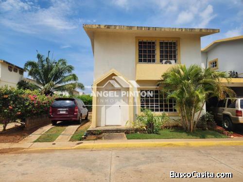 TOWNHOUSE EN GRIS EN VENTA AV GOAJIRA MARACAIBO API 4669 ELIDA HERNANDEZ ANGEL PINTON FS T.W.