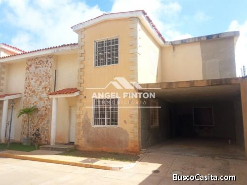 CONJUNTO CERRADO EN VENTA LAGO MAR BEACH MARACAIBO API 4604 Townhouse en venta en gris en la zona no