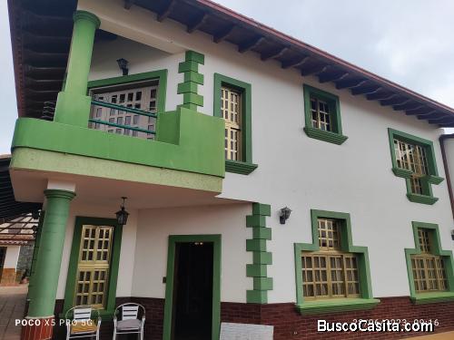 QUINTA 2 NIVELES, URB EL MIRADOR MONTAÑA ALTA LOS TEQUES EDO MIRANDA
