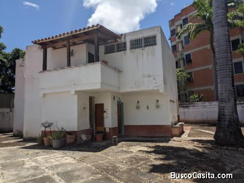 Venta de Casa en Urb. Del Este para Remodelar 
