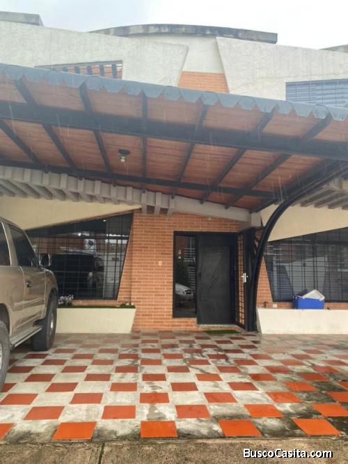 EN VENTA TOWNHOUSE EN NAGUANAGUA JARDIN MAÑONGO