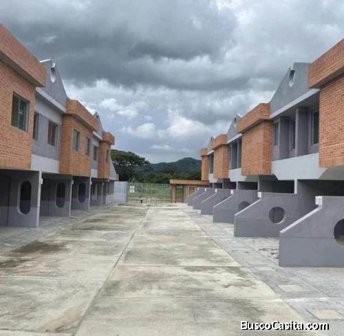 ROSA NUÑEZ  VENDE TOWN HOUSE EN SAN DIEGO CONJUNTO RESIDENCIAL SANTA CRUZ. OBRA GRIS