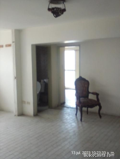 VENDO COMODO APARTAMENTO EN EL CENTRO DE MARACAY E 16000$ TLF 0414-4194002