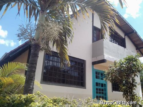 Terreno De 713 Mt2, Que Consta De 2 Casas De 125 Y 67 Mts De Construcción Más Un Depósito De 24 Mts2