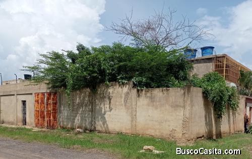 VENDO  PARCELA  CON BIENHECHURIAS  NUEVA BARCELONA 