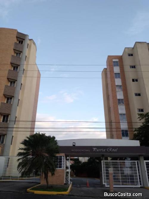 Eglée Suárez Vende Apartamento en Res. Puerta Real, Mañongo