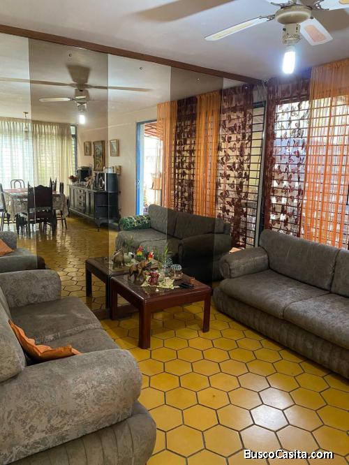 Soraya blanco vende casa de 2 niveles en urb los libertadores