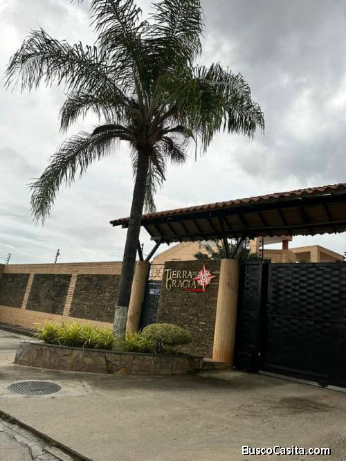 Eglée Suárez Vende Town House Totalmente Moderno con Acabados de Lujo en Mañongo Sector el Rincón