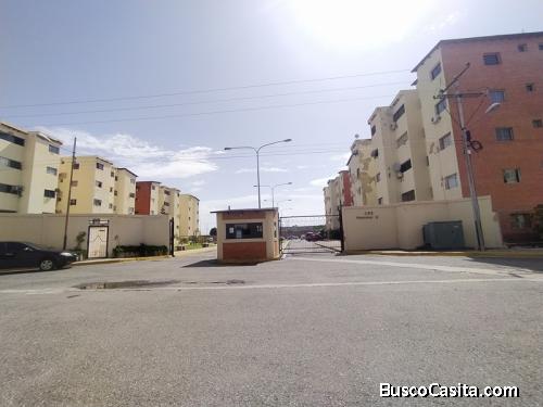 Apartamento en el Conj. Res. Cuidad Bosque Real, en Paraparal. Cod: Dra-010