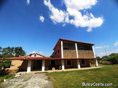 Venta Casa de Dos Niveles Safari Carabobo Country Club