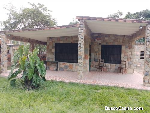 Casa para emprendimiento comercial, 270 mts2 de construcción, 1,600 mts2 de terreno.