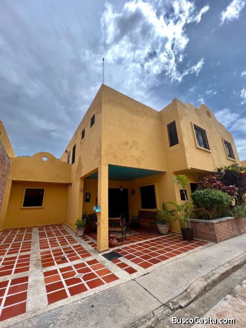 Eglée Suárez vende amplio y acogedor Town House en Urbanización Mañongo