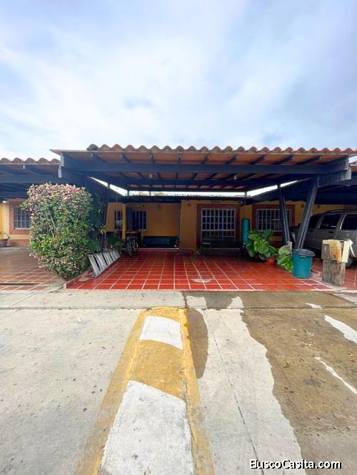 Eglée Suárez vende casa en Valle de Oro, San Diego