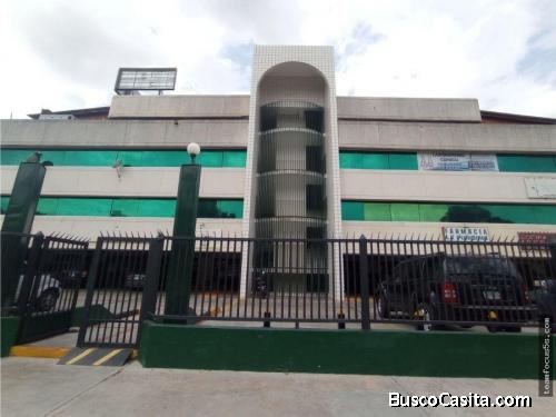 Eglée Suárez vende oficina en el Centro Comercial Gravina II