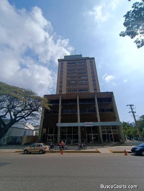 Eglée Suárez vende oficina Av. Bolívar Norte, Edif. Torre Unida
