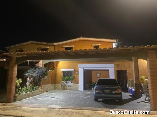 SKY GROUP PLATINUM  Vende hermoso Town House 