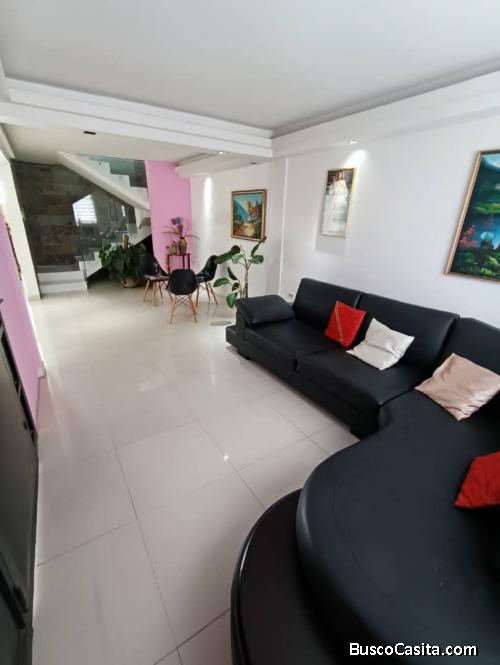 Hermosa casa moderna con piscina en Urb Atapaima