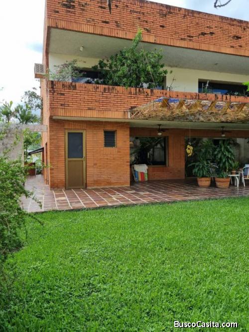 Eglée Suárez Vende casa en Altos de Guataparo. 
