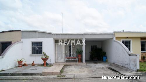 En Venta Hermosa Casa en Urb. Roca del Llano.