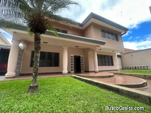 Eglée Suárez vende Casa En Urb. La Viña, Valencia. 