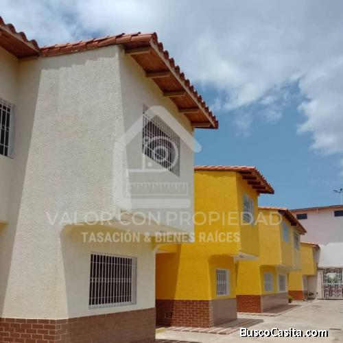 AMPLIO TOWN HOIUSE EN NUEVA BARCELONA