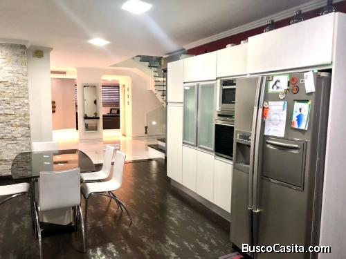 Eglée Suárez vende Hermoso Penthouse Ubicado en la Urb. Trigaleña Alta
