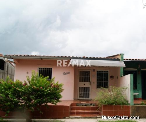 En Venta Hermosa Casa en Urb. Agua Clara