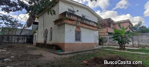 Eglée Suárez vende Casa Comercial Ubicado en Av Paseo Cabriales