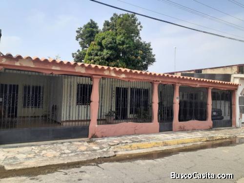 Eglée Suárez Vende Amplia y Confortable Casa ubicada en Urb LOS NARANJOS