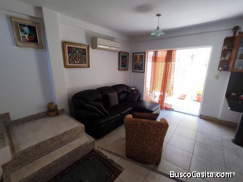 Eglée Suárez Vende Town House en Urb. Pozo La Esmeralda 414-4815512