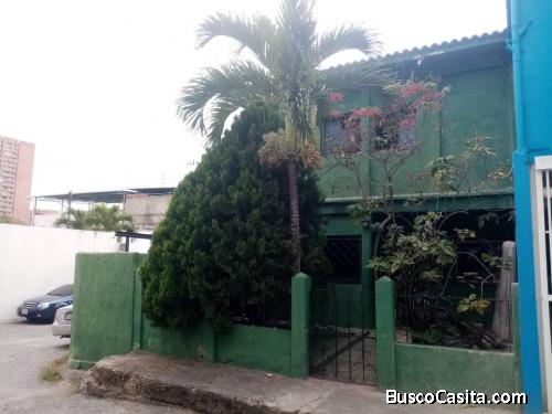 VENDO HERMOSA CASA EN LA URBANIZACION MONTECRISTO EN CARACAS