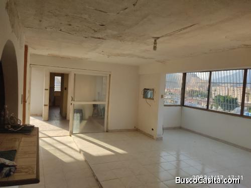 EN VENTA PENT-HOUSE A REMODELAR, NAGUANAGUA SECTOR EL RETOBO, RESD. LOS ARBOLES