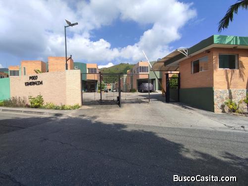 Eglée Suárez Vende Townhouse Amoblado en San Diego Conjunto Residencial Pozo La Esmeralda