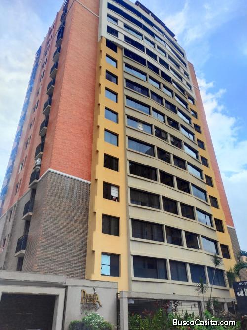 Eglée Suárez Vende Bello Apartamento en Residencias Puerta de Piedra, Los Mangos