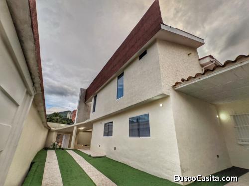 Eglée Suárez Vende Moderna casa, Urb. El Trigal Norte.