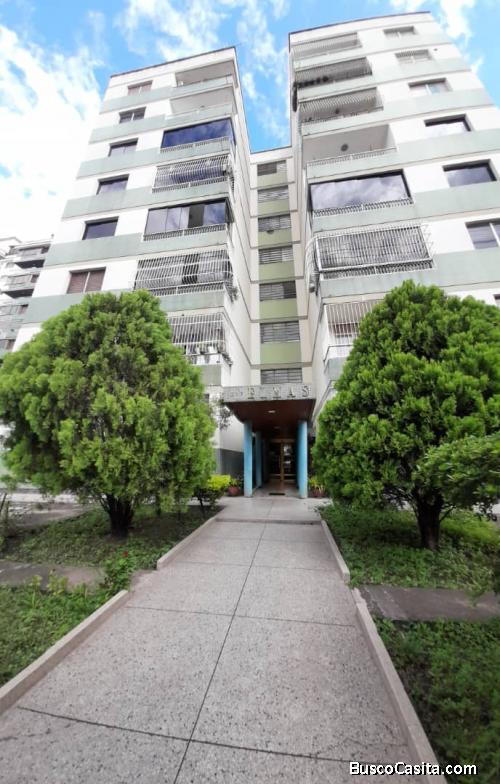 ZORAIDA ARAUJO VENDE APARTAMENTO URB CAMORUCO VALENCIA FOA-2961