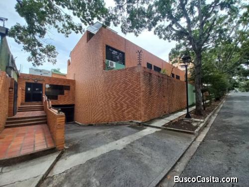 Hermosa casa en Urb, El Pedregal equipada