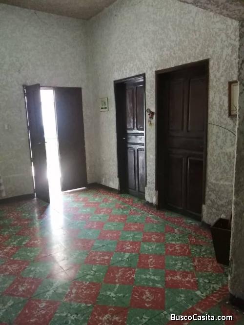 Amplia casa en Centro de Barquisimeto Con 2 Locales 531mts2