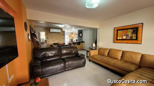 EN VENTA APTO, URB. LOS MANGOS RESD. CASABLANCA - VALENCIA