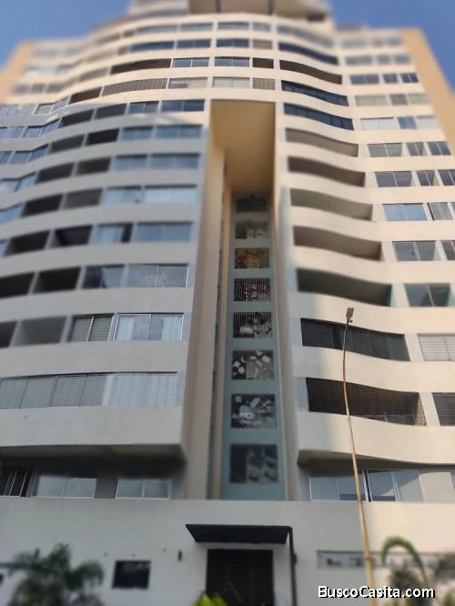 Eglée Suárez Vende Apartamento en Residencias Sevilla Real Torre B, Urb. Sabana Larga, Valencia.