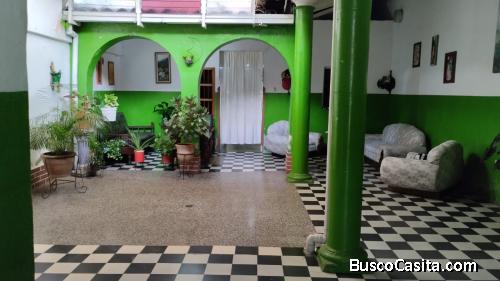 CASA A RESTAURAR CENTRO DE MERIDA 704 MTRS DE TERRENO