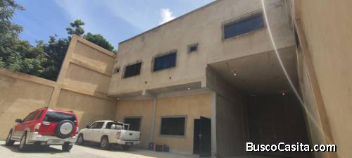 Excelente Galpón Comercial Ubicado En La Zona Céntrica De Cabudare