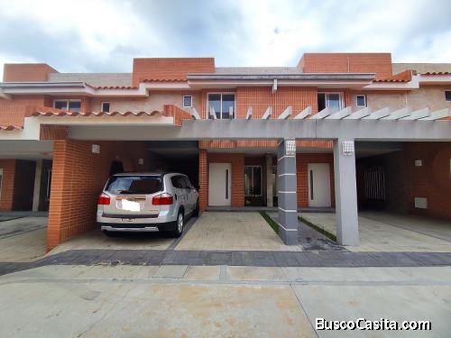Eglée Suárez Vende TownHouse en Terrazas de Camoruco, Valles de Camoruco.