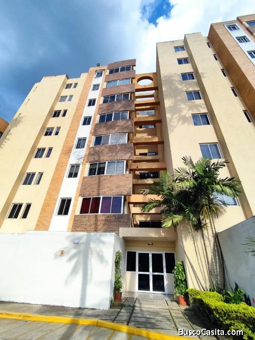 Eglée Suárez Vende Apartamento en Conjunto Residencial Puerta Real, Urb. Jardín Mañongo. 