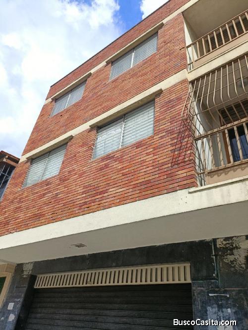 Edificio Con Galpón Comercial.