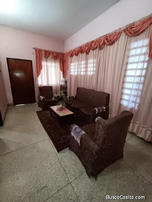 Casa Comercial A Pie De Calle, A 50 Metros De La Av Los Abogados