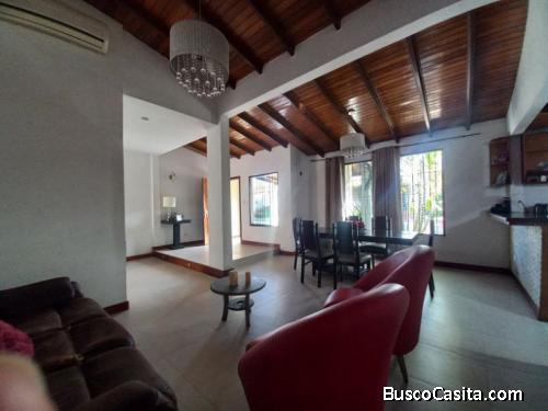 Casa En Urb Atapaima Ubicada En Excelente Zona Con Comercios