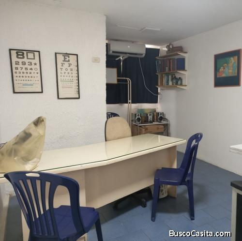 Bella Oficina o Consultorio en venta Plaza Venezuela - La Salle