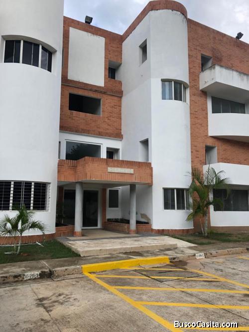 Eglée Suárez Vende Apartamento duplex en Cumbres de San Diego. 