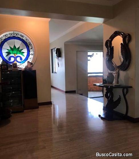 Eglée Suárez Vende Amplio Apartamento en Res. Ineska, Mañongo. 